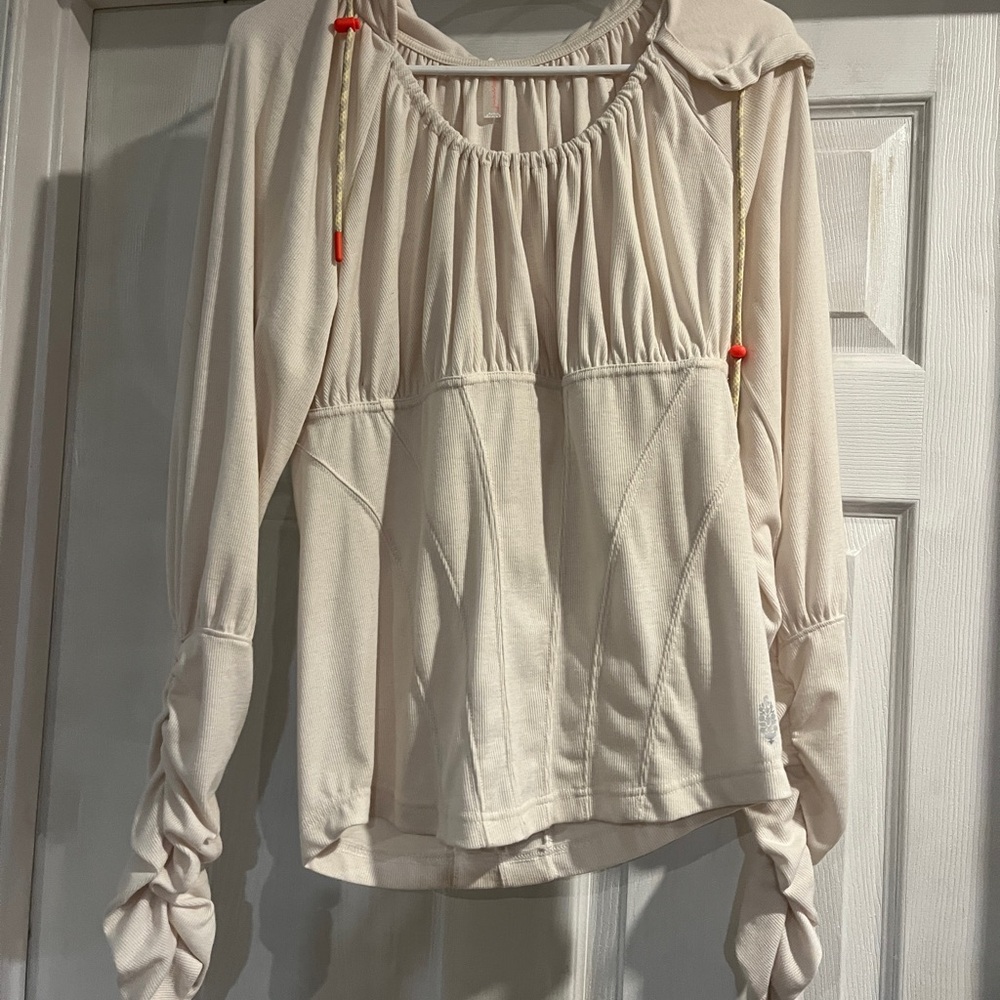 NWOT FreeMovement Top - Picture 2 of 3